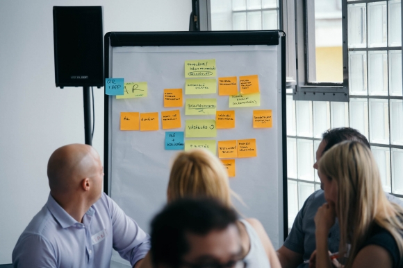 A két nap alatt a design thinking alapjaival is megismerkedhettek a résztvevők és kipróbálhatták a legújabb innovációs módszereket és gondolkodásmódot.
