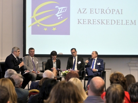 Prosits Attila az MBSZ elnökségi tagja, Gyalay-Korpos Gyula az MBSZ elnöke, Neubauer Katalin főtitkár, Maczelka Márk társelnök a SPAR Magyarország kommunikációs vezetője, Dr. Zs. Szőke Zoltán, az ÁFEOSZ-COOP Szövetség elnöke