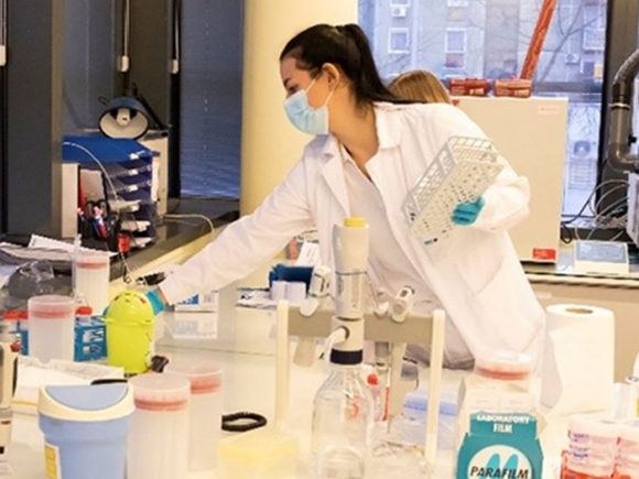 Az emberi dioxin-terhelés 90%-a élelmiszerekkel, ennek zöme (az összes bevitel 80%-a) állati eredetű élelmiszerekkel (hús, tej, tojás, hal) kerül szervezetünkbe – fotó: WESSLING Hungary Kft.